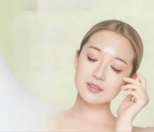 CMALLBIO silikoninių raukšles mažinančių pleistrų testavimas realiame pasaulyje: ar jie yra „raukšlių trintukas“?