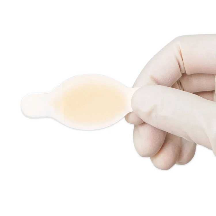 Vandeniui atsparūs hidrokoloidiniai tvarsčiai, skirti pėdų pūslių prevencijai